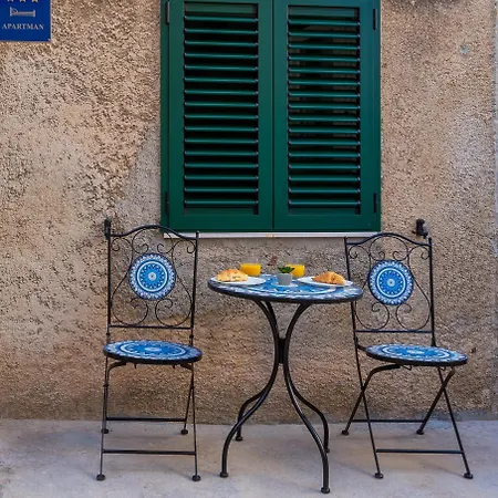 Bernard Deluxe Renovated Peaceful Old Town Gem Lägenhet Split