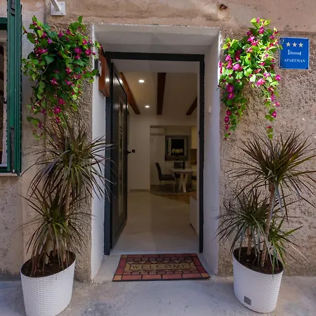 Bernard Deluxe Renovated Peaceful Old Town Gem