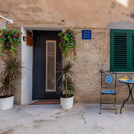 Bernard Deluxe Renovated Peaceful Old Town Gem 公寓