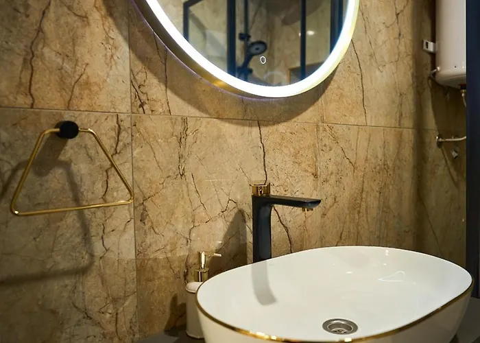 Apartment Bernard Deluxe Renovated Peaceful Old Town Gem *