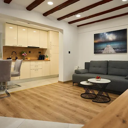 Apartment Bernard Deluxe Renovated Peaceful Old Town Gem