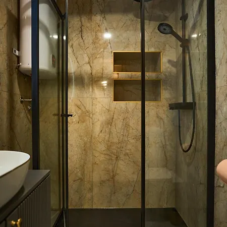 Bernard Deluxe Renovated Peaceful Old Town Gem Apartment *